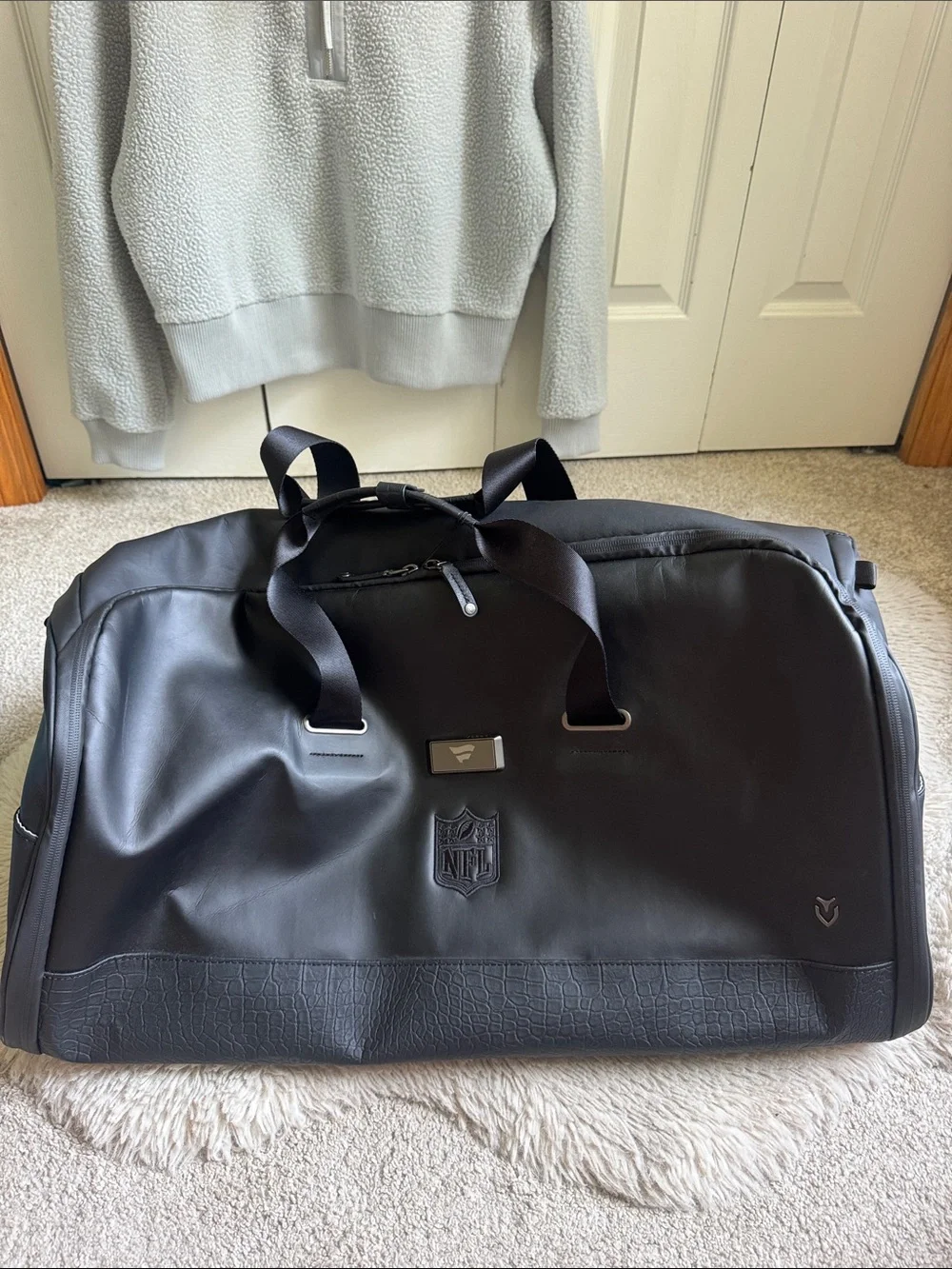 VESSEL signature garnet duffle